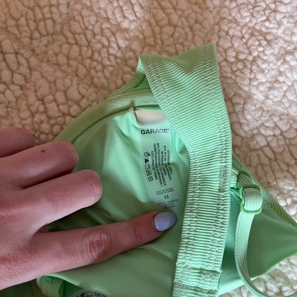 size medium bathing suit - Picture 4 of 4